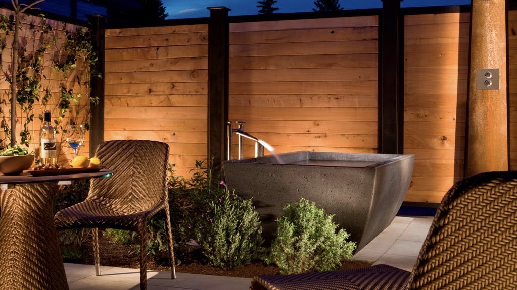 Bardessono luxury Spa hotels in Bapa outdoor tub at night