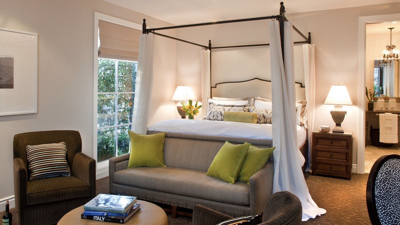 Hotel Yountville four poster king bed 